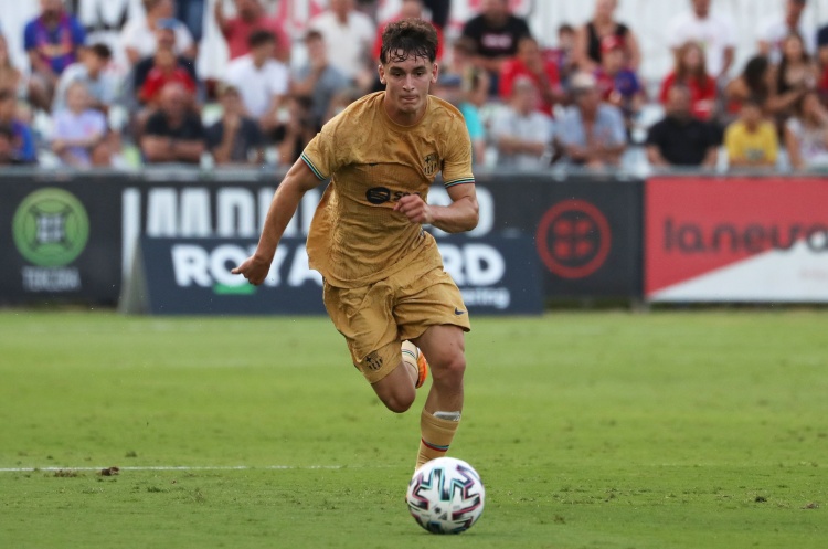 卡萨多未来悬而未决，巴萨持开放态度但尊重球员意愿