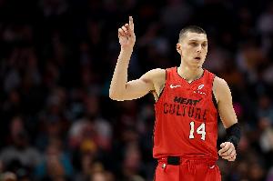 开云综合服务-歪嘴战神 希罗17投13中&amp;三分6中4 爆砍36分3板4助2断