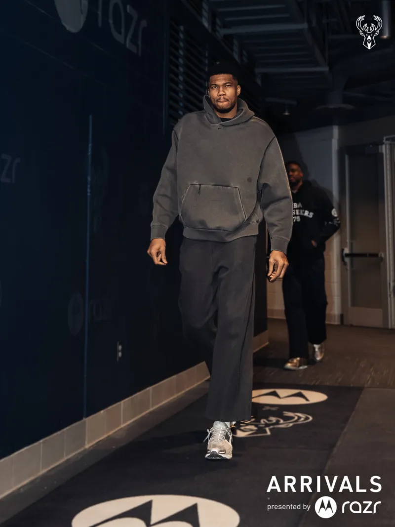 开云官方平台-霸气十足！雄鹿社媒晒字母哥步入今日比赛场馆的瞬间