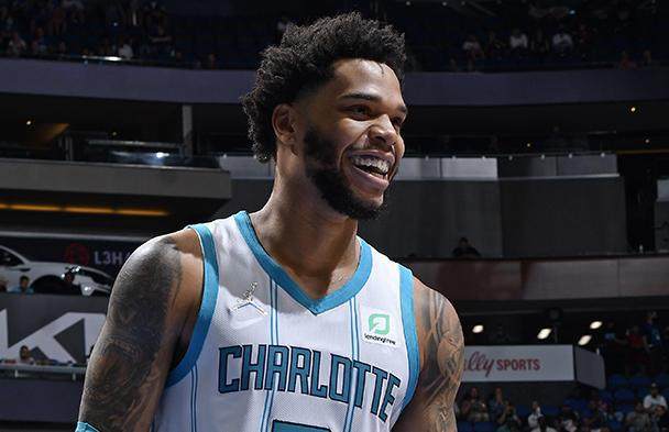 开云权威入口-18级首轮新秀持续暴走 黄蜂强大攻势助开局4胜1负